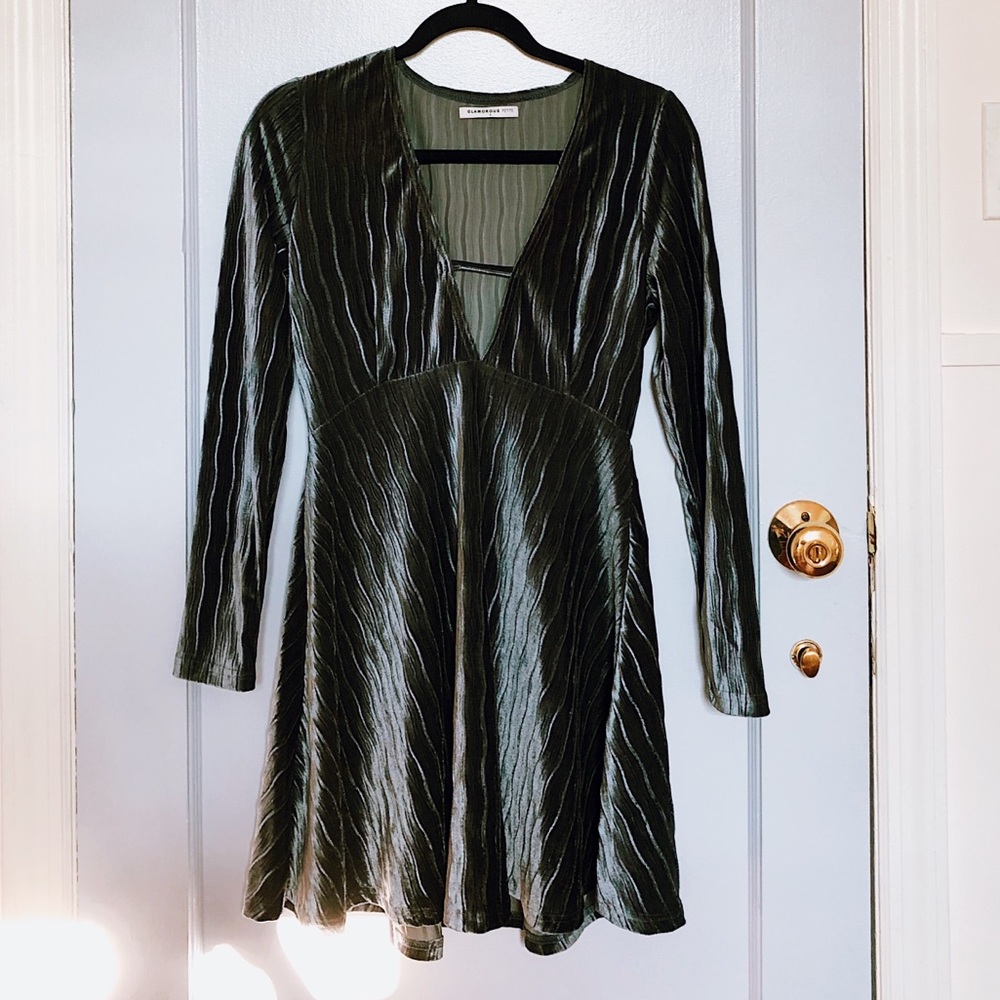 6 Petite | ASOS Glamorous Velvet Plunge Dress